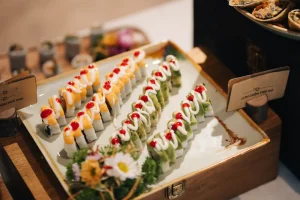 Cơm cuộn trái bơ