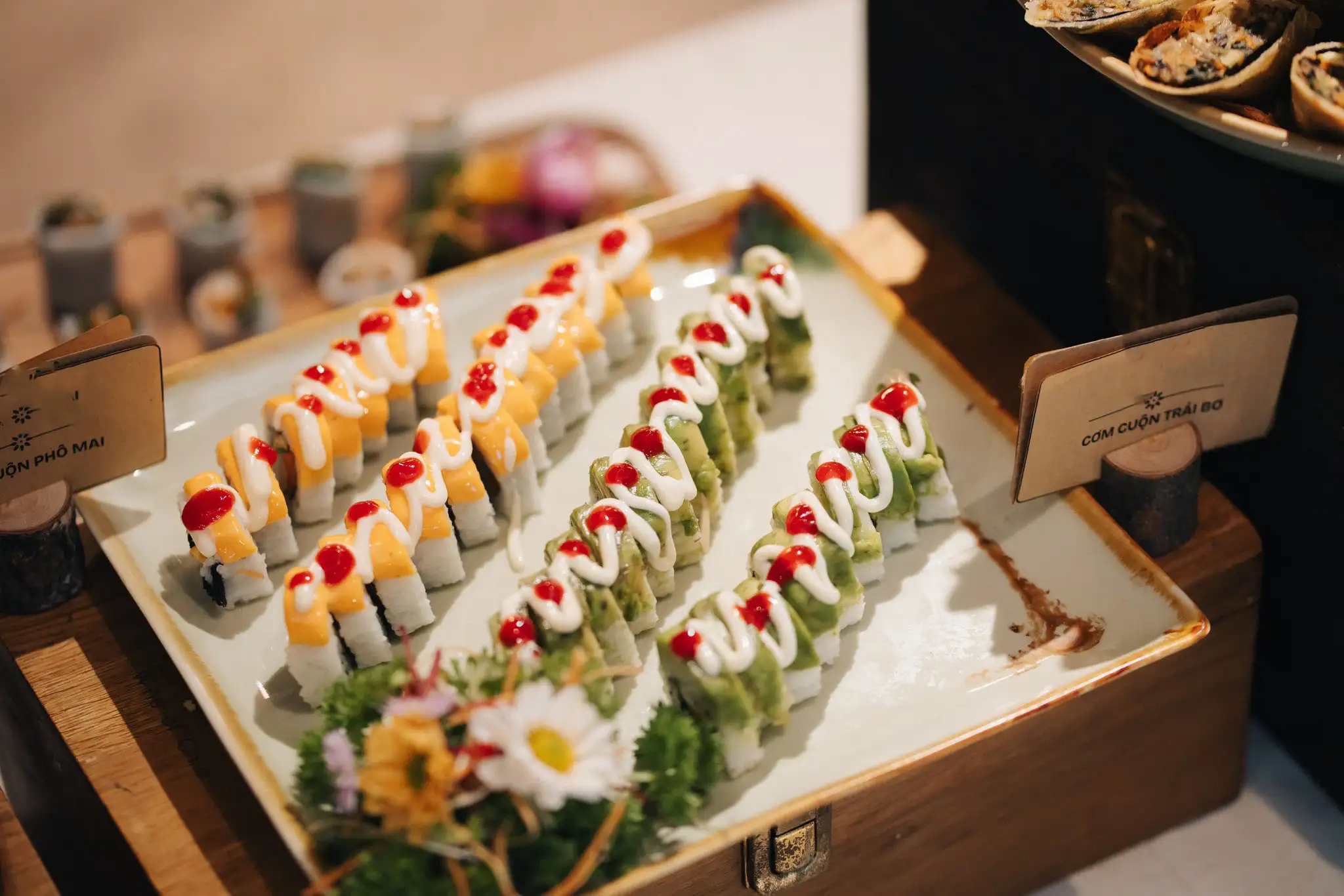 Cơm cuộn trái bơ