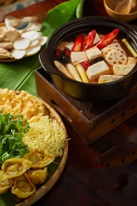 Lẩu chua cay nấm đậu hũ